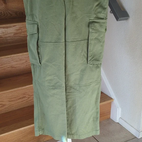 Aritzia TNA Green Women's Cargo Pants - Picture 4 of 10